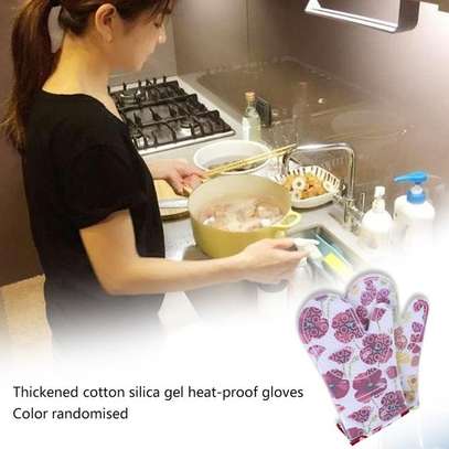 Silicone Kitchen High Temperature Insulated Microwave Oven Gloves image 3
