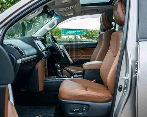 2022 Toyota land cruiser Prado TXL image 5