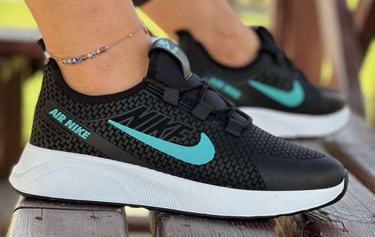 Black nike shoes with blue swoosh best sale