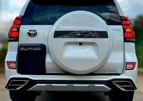 2017 Toyota land cruiser Prado TXL in Nairobi image 2