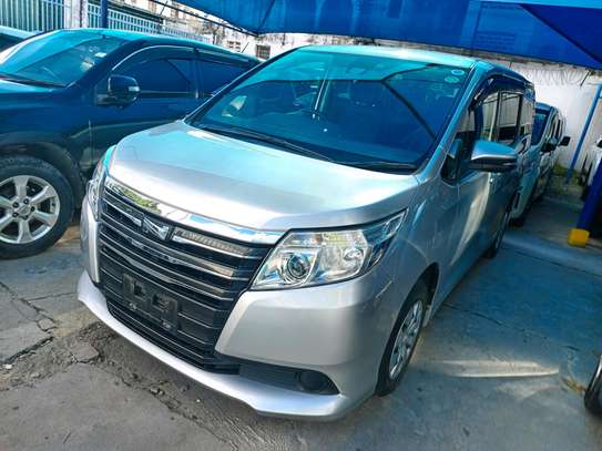 Toyota Noah 2016 image 6