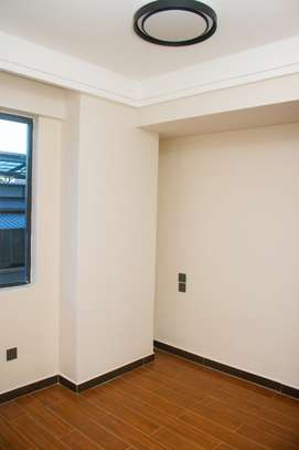 2 Bed Apartment with En Suite at Kindaruma Rd image 7