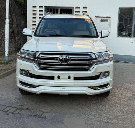 Toyota Land cruiser v8 2018 model image 1