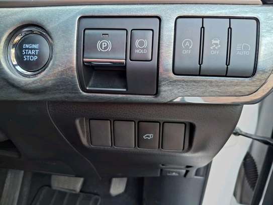 Toyota harrier premium package image 3