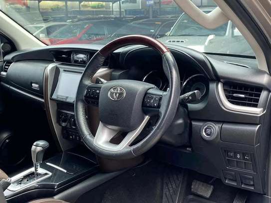 TOYOTA FORTUNER image 5