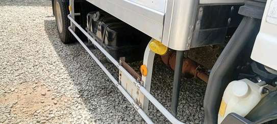 ISUZU NPR85 freezer image 9