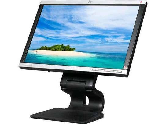 Hp 19 inches monitor image 1