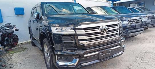 Toyota land Cruiser ZX Black 2023 image 7