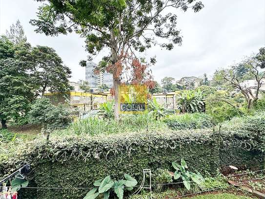 5 Bed Villa in Riverside image 2