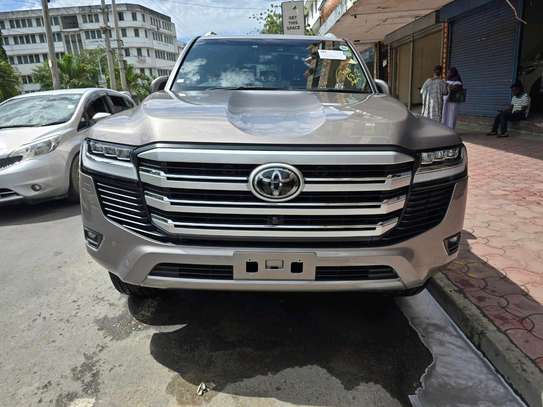 Toyota Land cruiser V8 AX 2023 image 1
