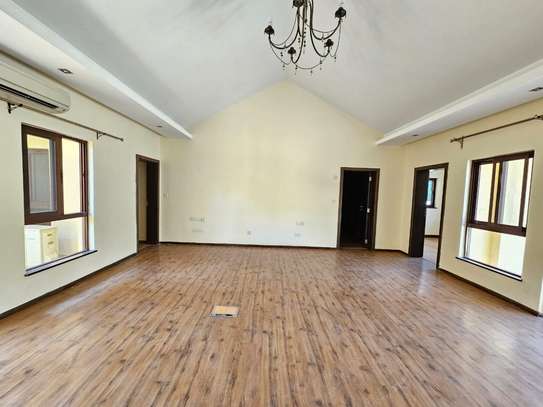 4 Bed Apartment with En Suite at Riverside Dr image 9