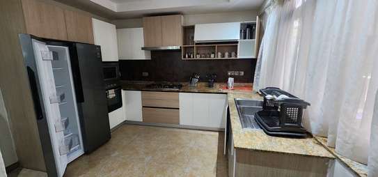Serviced 3 Bed Apartment with En Suite in Riverside image 29