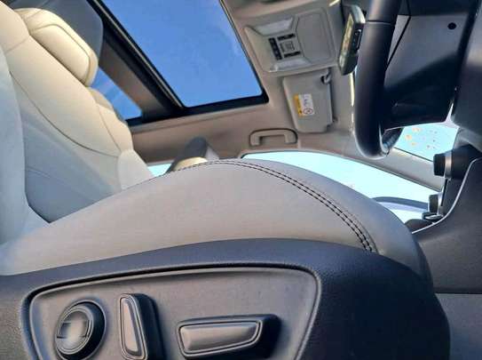 Toyota Rav4 sunroof 2020 silver image 4
