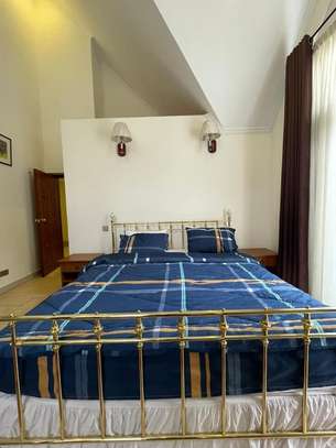 3 Bed House with En Suite in Gigiri image 26