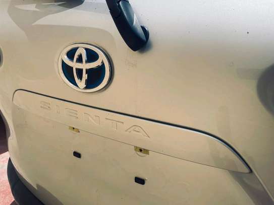 Toyota sienta hybrid 2018 image 7