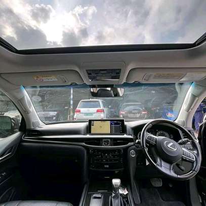 Lexus LX 570 2018 model image 6