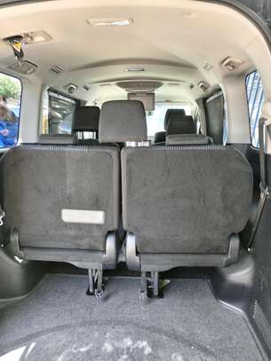 Toyota voxy black image 9