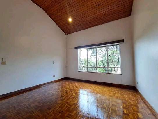 5 Bed House with En Suite at Gigiri image 8