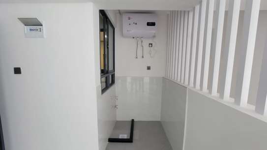 3 Bed Apartment with En Suite in Kilimani image 5