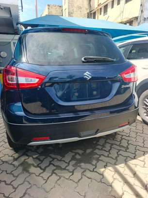 Suzuki Sx4 cross image 9