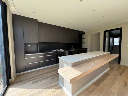 4 Bed Townhouse with En Suite in Runda image 4