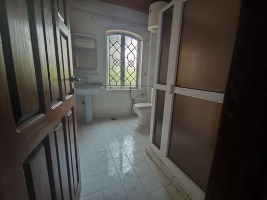 4 Bed House with Garden in Hill View image 31