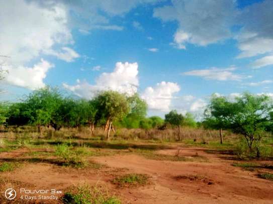 100 acres near AMREF University Makindu Makueni County image 3