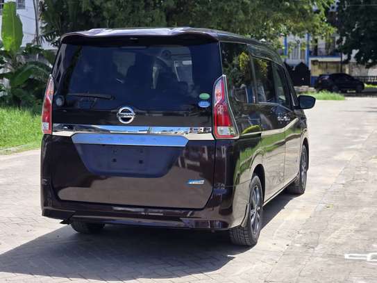 Nissan Serena Hybrid image 4