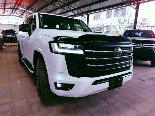 Toyota land cruiser V8 Diesel 2021 LC300 image 2