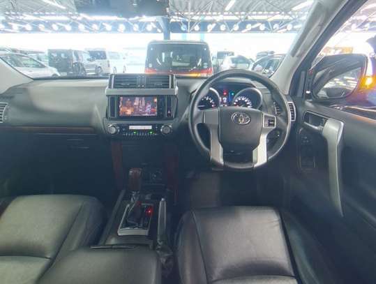 2015 Toyota Land Cruiser Prado black with leather sunroof image 3