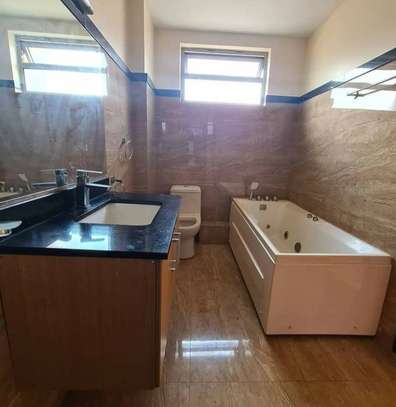 3 Bed Apartment with En Suite in Kileleshwa image 9