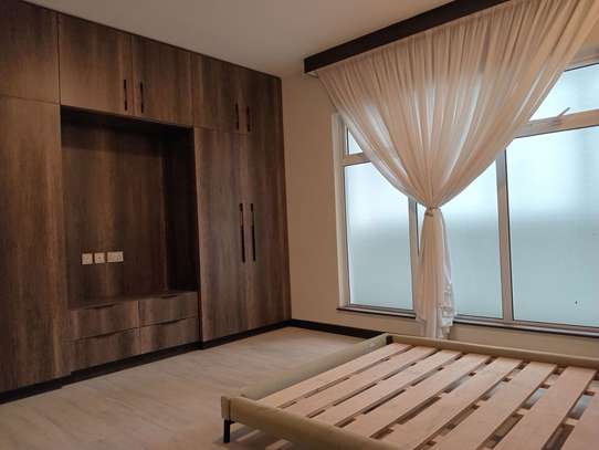 2 Bed Apartment with En Suite in Riverside image 8