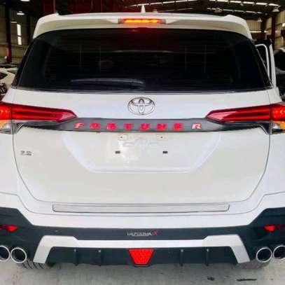2018 Toyota Fortuner image 3