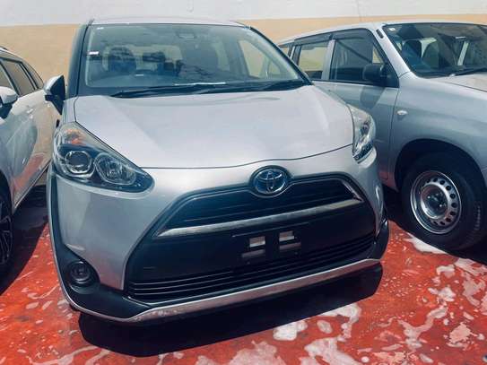 Toyota sienta hybrid 2018 image 1