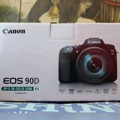Canon EOS 90D EF-S 18-135mm USM lens image 1