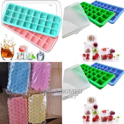 *Silicon Ice Cube Maker With Top Cover image 1
