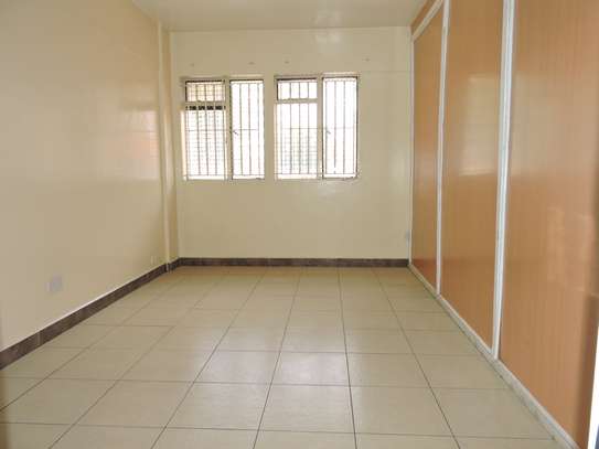 800 ft² Warehouse with Service Charge Included at Fig Tree image 6