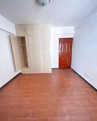 1 Bed Apartment with Gym in Kilimani image 6