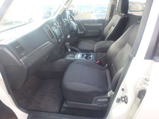 MITSUBISHI PAJERO image 3
