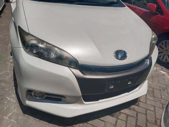 Toyota wish white colour on sale image 3