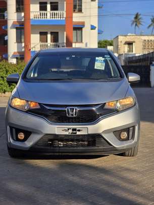 Honda Fit hybrid Silver 2017 2wd image 10