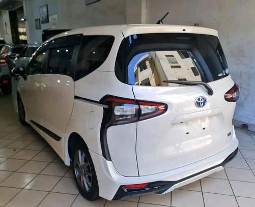 Toyota Harrier pearl image 2