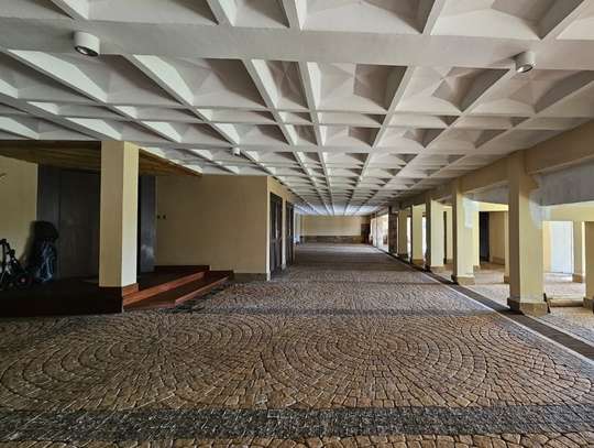 9 Bed House with En Suite in Lavington image 11