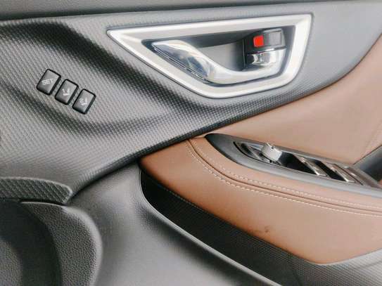 Subaru Forester E-boxer with sunroof 2018 image 7