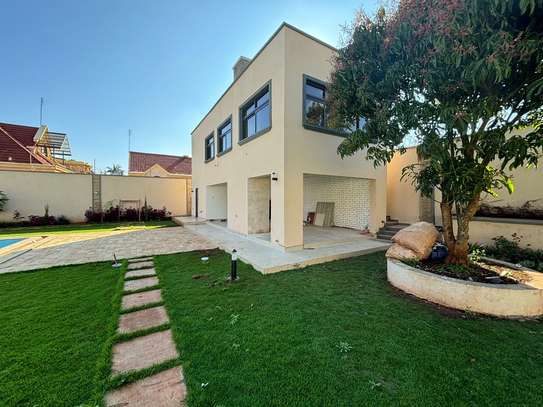 5 Bed House with En Suite in Runda image 3