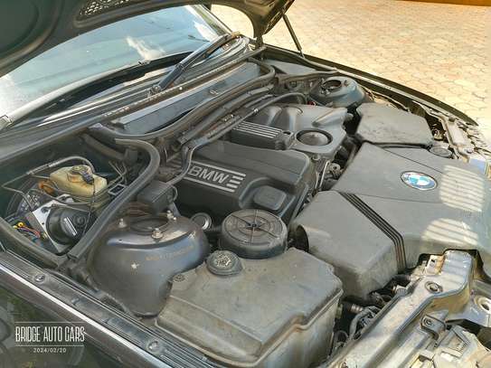 BMW 318I image 9