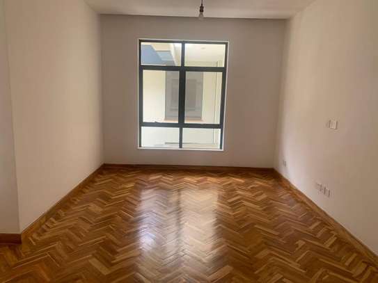 4 Bed Apartment with En Suite in Rosslyn image 6