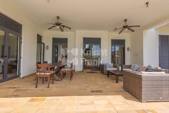 3 Bed Villa with Swimming Pool in Kilifi image 15