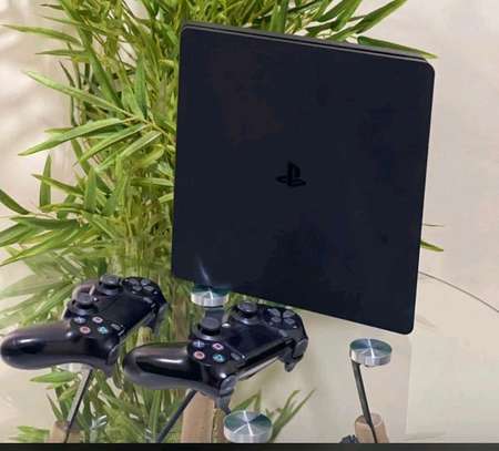 PlayStation 4 slim image 2