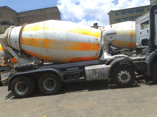 Concrete mixer truck image 1